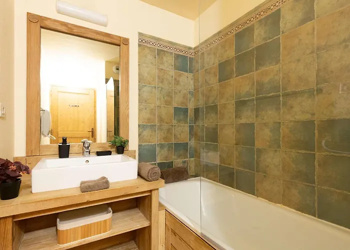 Centre-ville Avec Piscine, Sauna Et Parking Sécurisé - Fr-1-296-394 Appartamento *