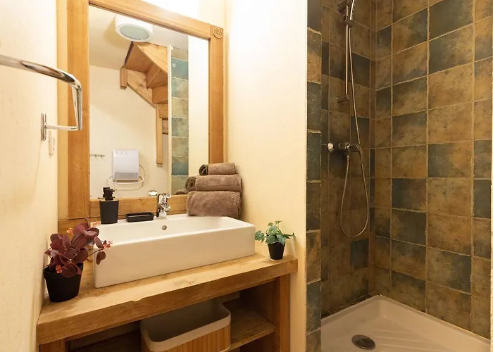 شقة Centre-ville Avec Balcon, Piscine Et Parking Securise - Fr-1-296-394 *