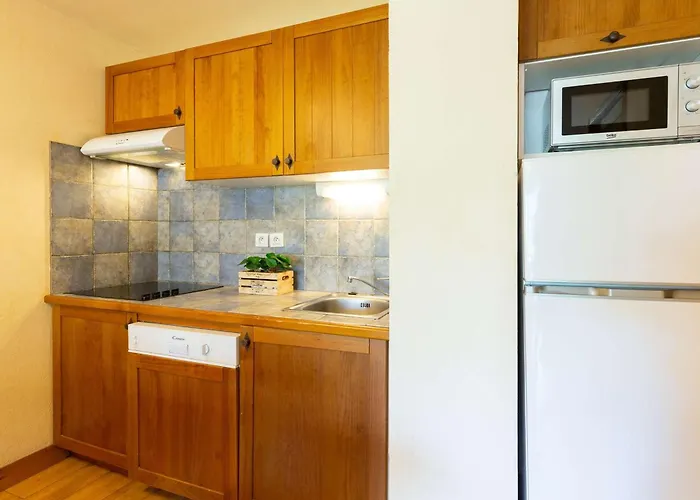 Centre-ville Avec Balcon, Piscine Et Parking Securise - Fr-1-296-394 شقة *